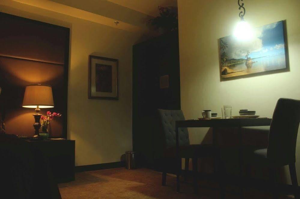One Pacific Hotel Тамунинг Экстерьер фото