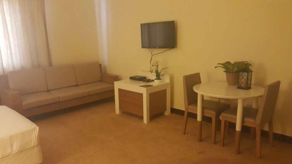 One Pacific Hotel Тамунинг Экстерьер фото
