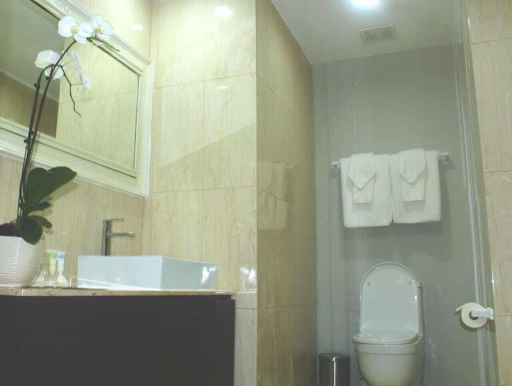 One Pacific Hotel Тамунинг Экстерьер фото