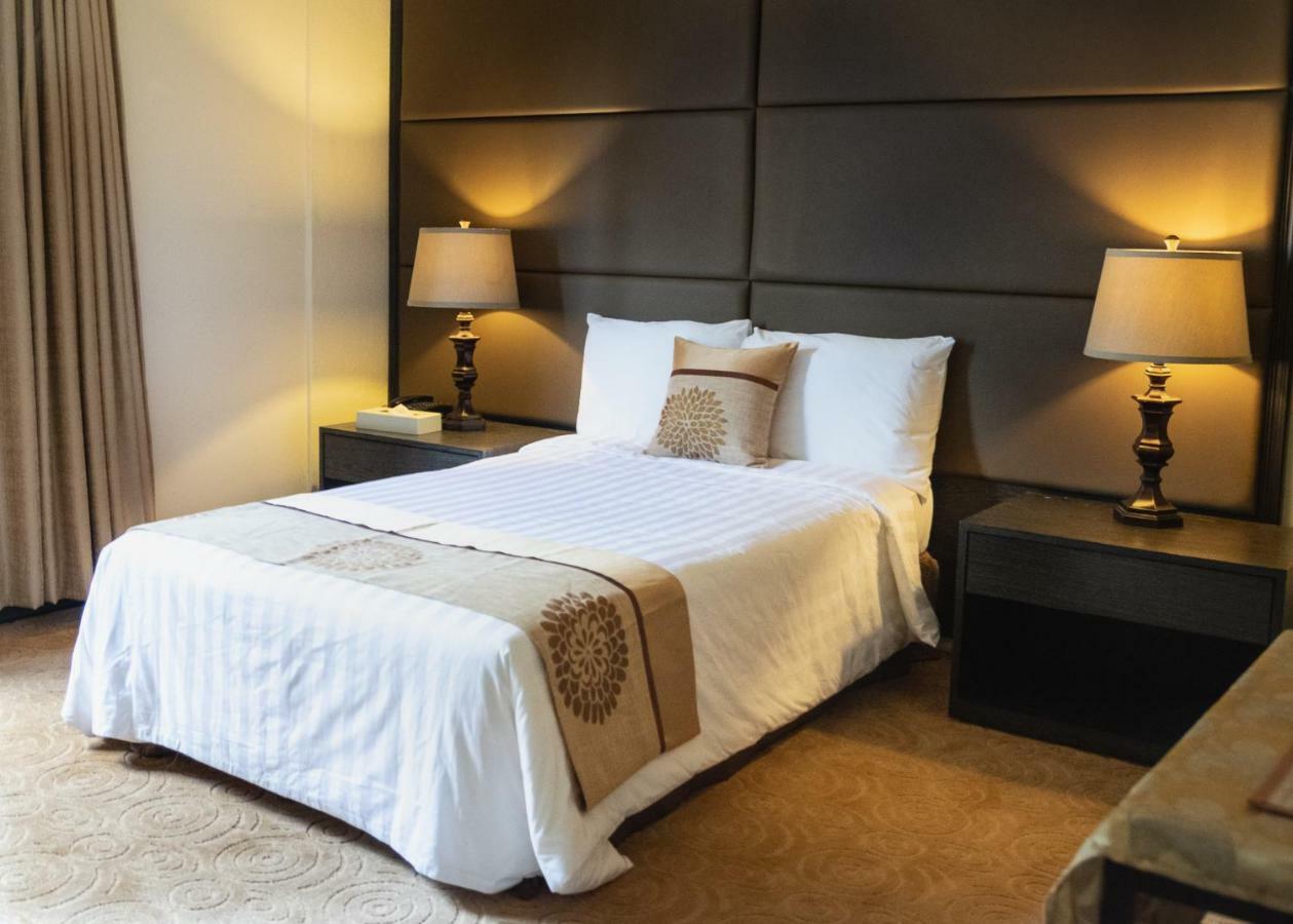 One Pacific Hotel Тамунинг Экстерьер фото